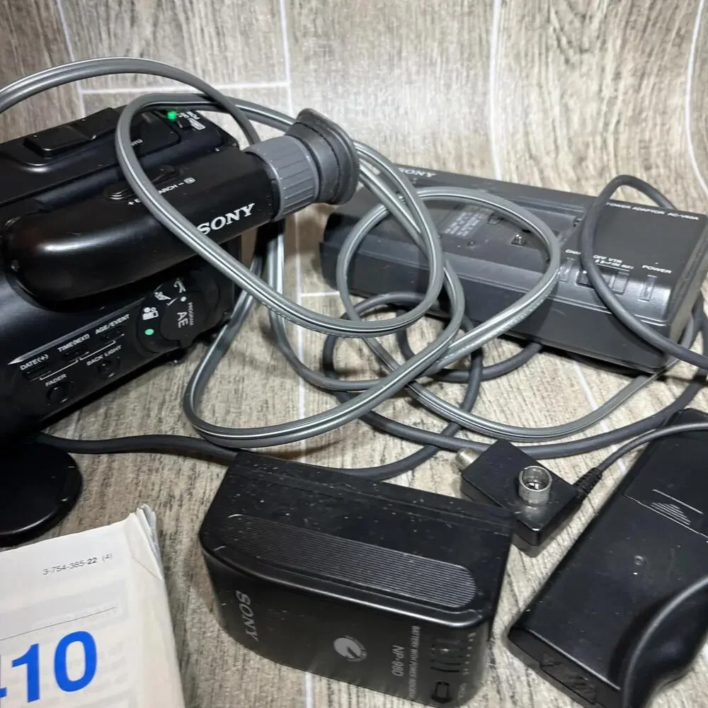 FOR PARTS Genuine Sony (CCD-FX410) Video 8 Handycam Video Camera Recorder